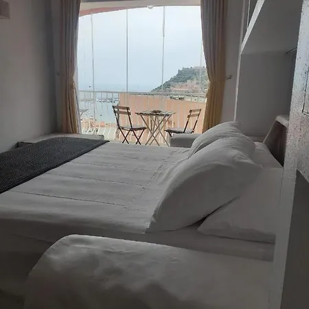 La Finestra Sul Porto Apartment *